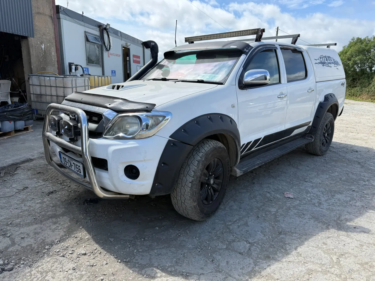 TOYOTA HILUX - Image 2