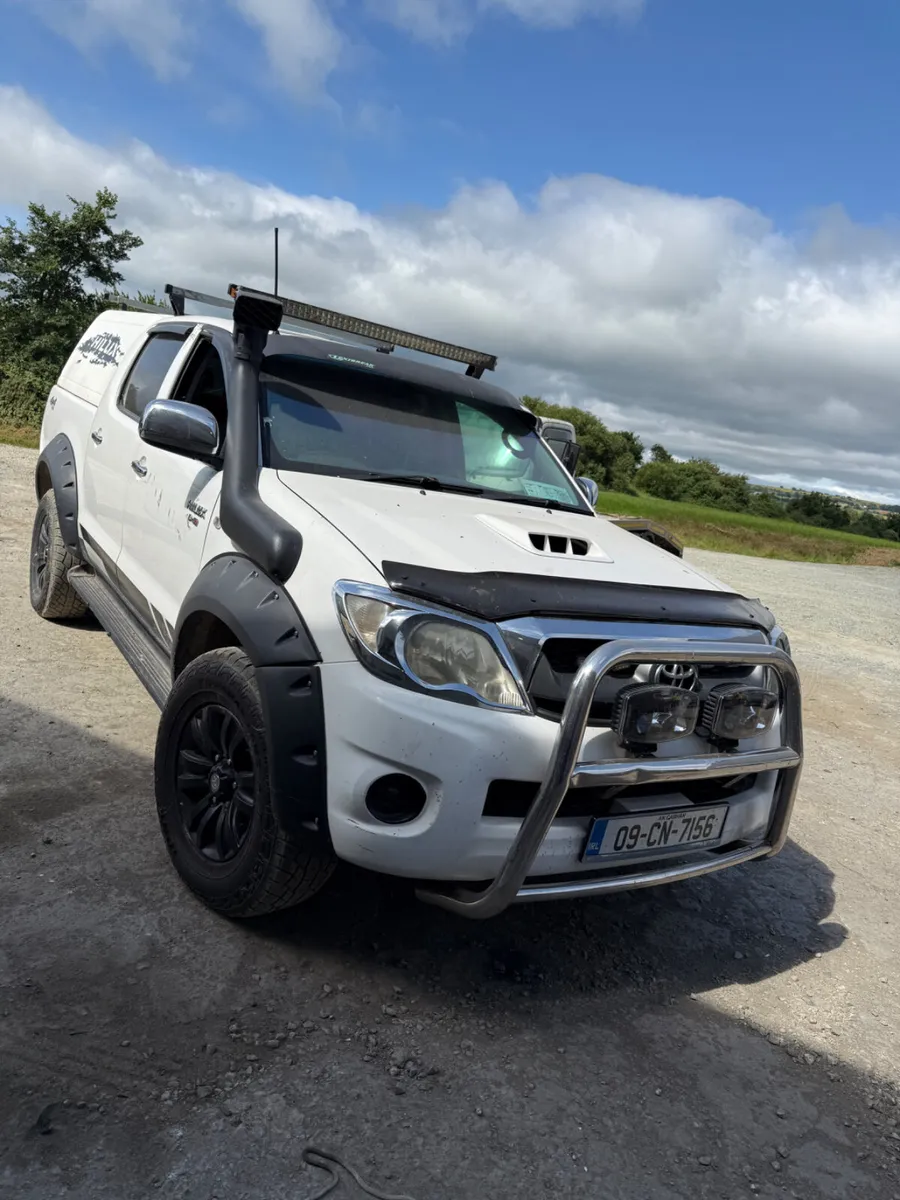 TOYOTA HILUX - Image 1