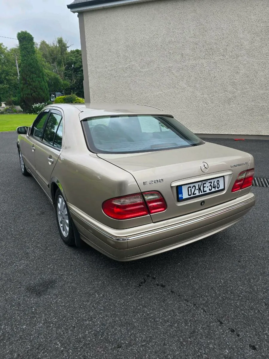 Mercedes e200 - Image 4