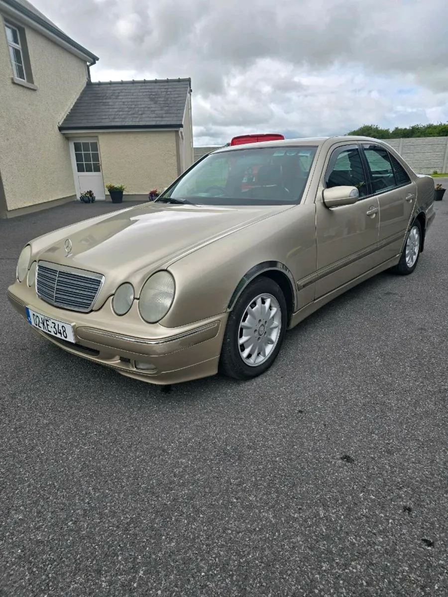 Mercedes e200 - Image 2