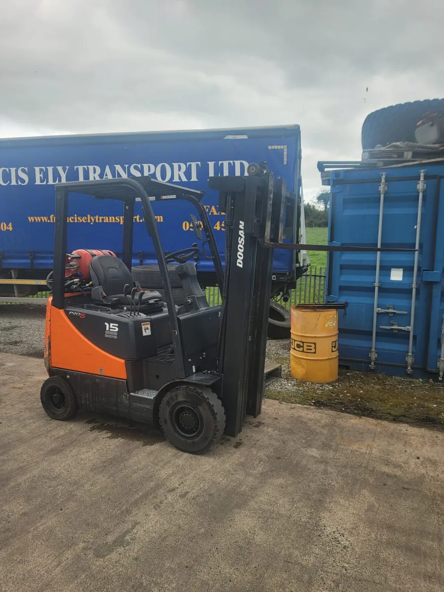 2018 Doosan 1.5 ton gas forklift container mast - Image 2