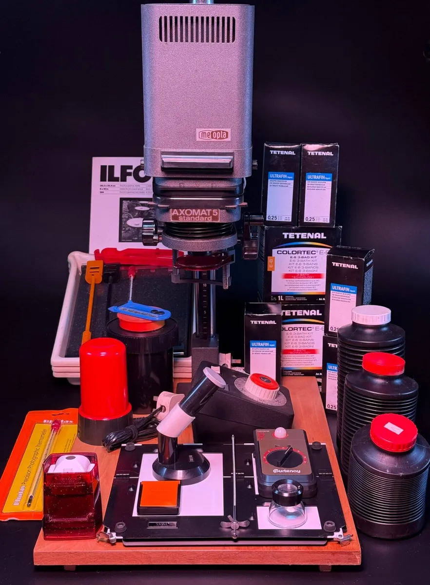 Dark room equipment. - Image 1