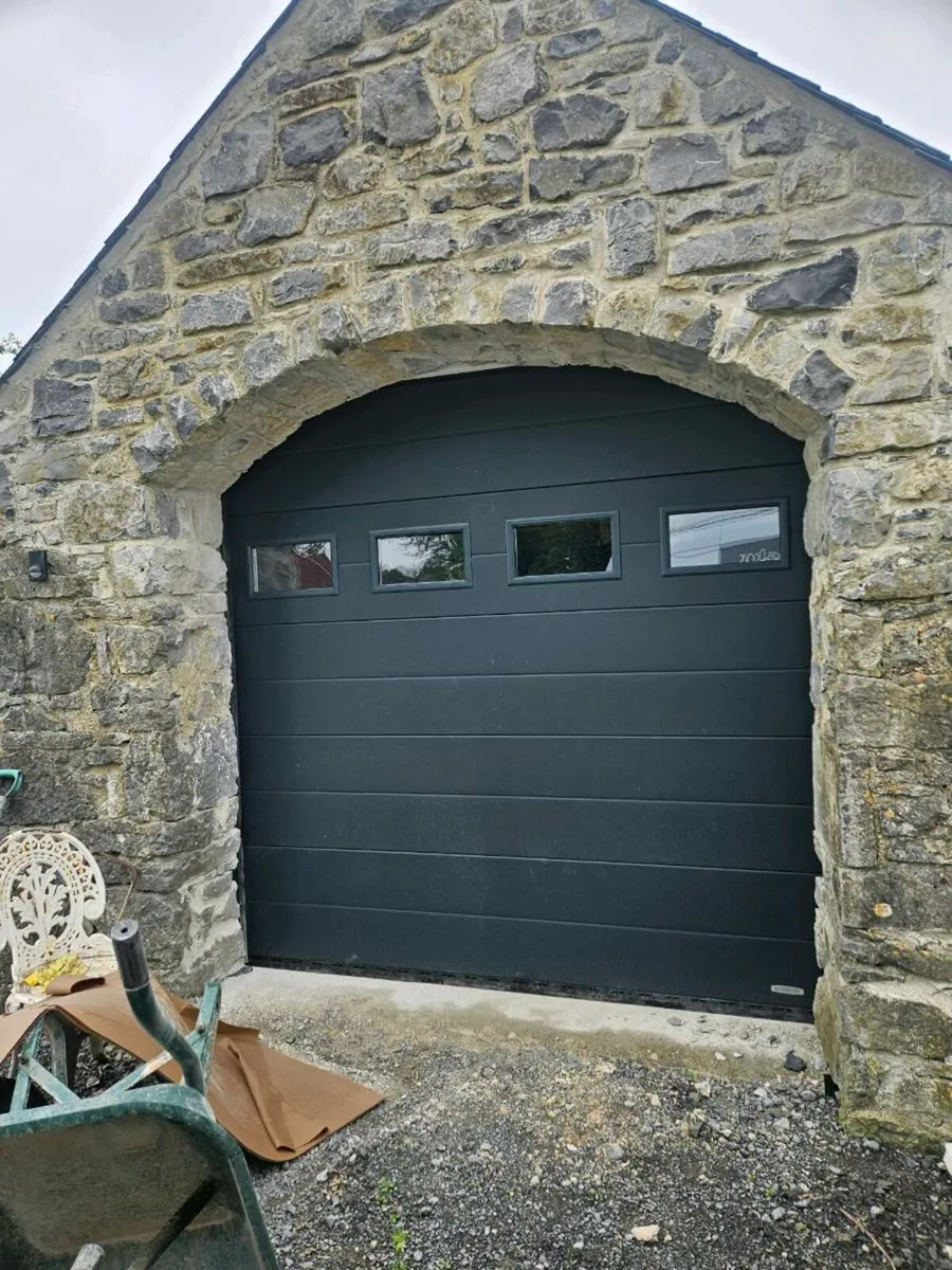 Garage doors - Image 1
