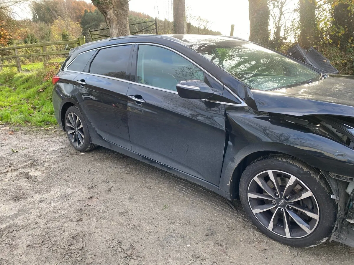 12-16 Hyundai I40 breaking for parts - Image 1