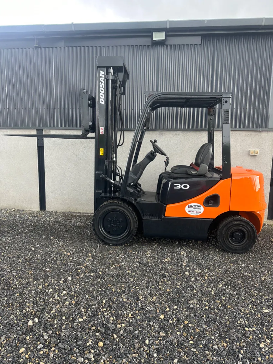 Doosan D30S-5 Forklift - Image 1