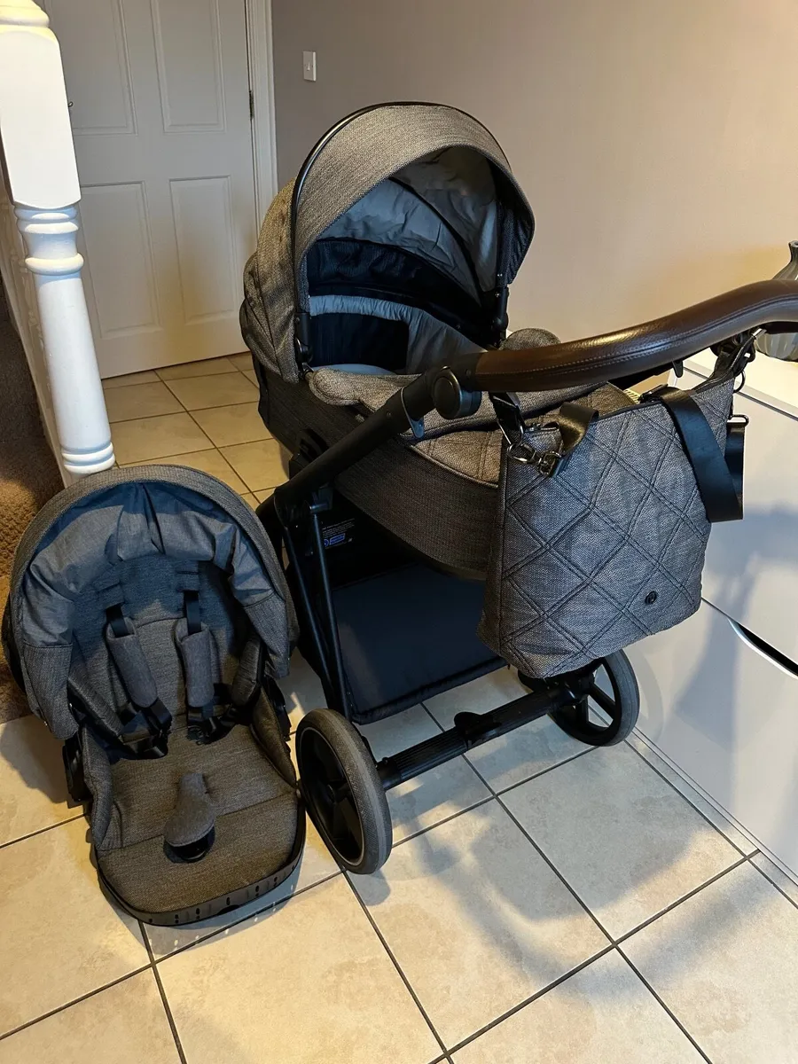 Baby pram /stroller - Image 1