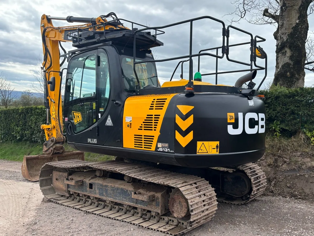 JCB JS 131Lc Digger/excavator - Image 1