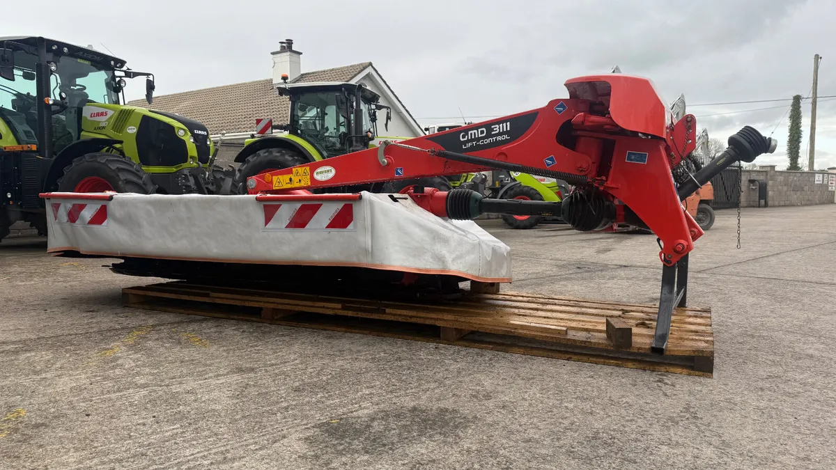Kuhn GMD3111 Mower - Image 3