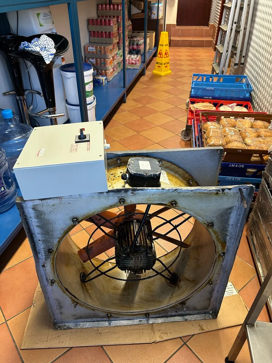 2 extraction fan motors with controller. - Image 4