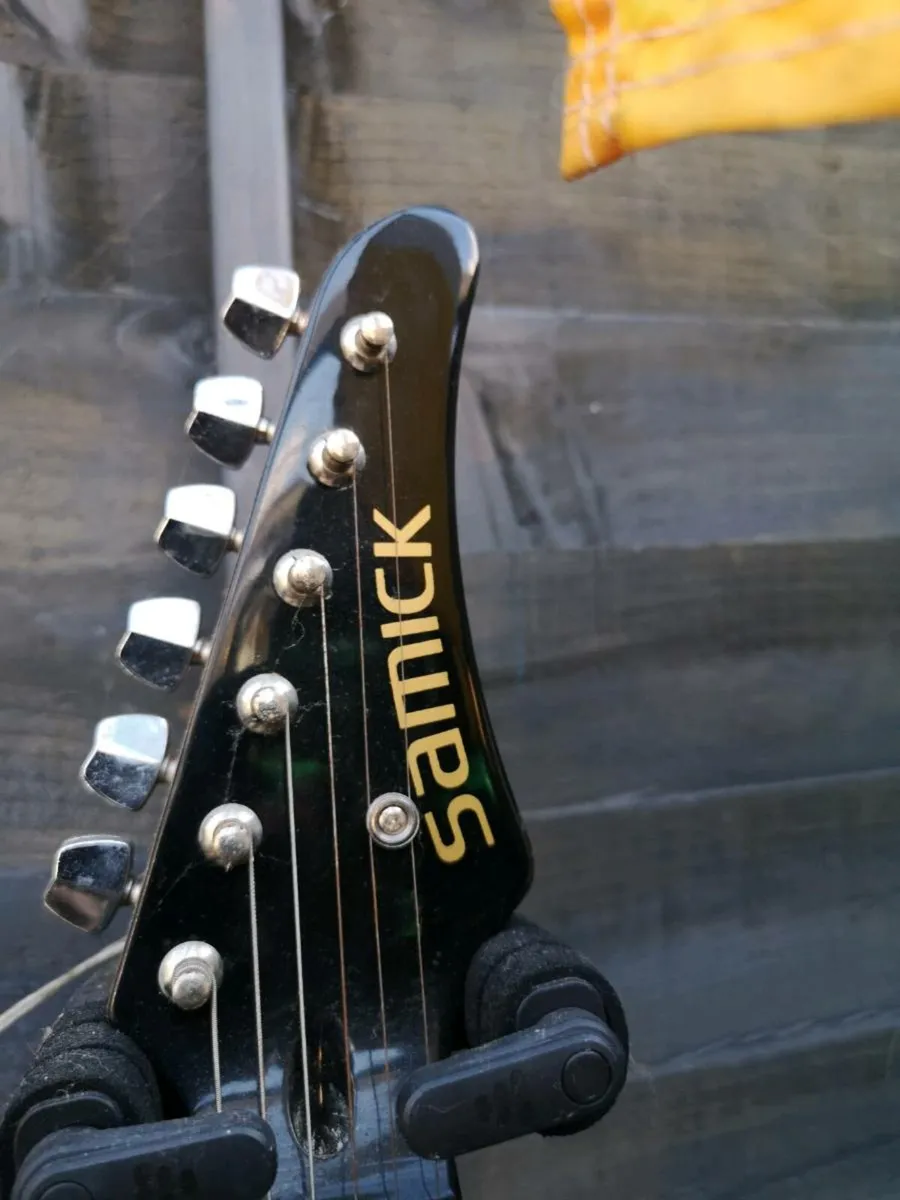 Selling guitar belonging to aslan and signed900 - Image 1