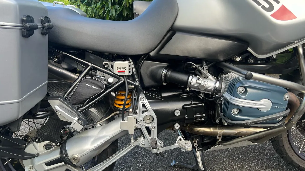 Bmw r1150gs adventure in mint condition low milage - Image 3