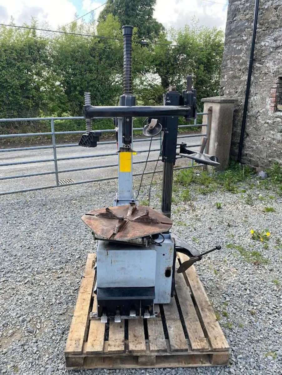 Full Automatic Tyre Changer - Image 2