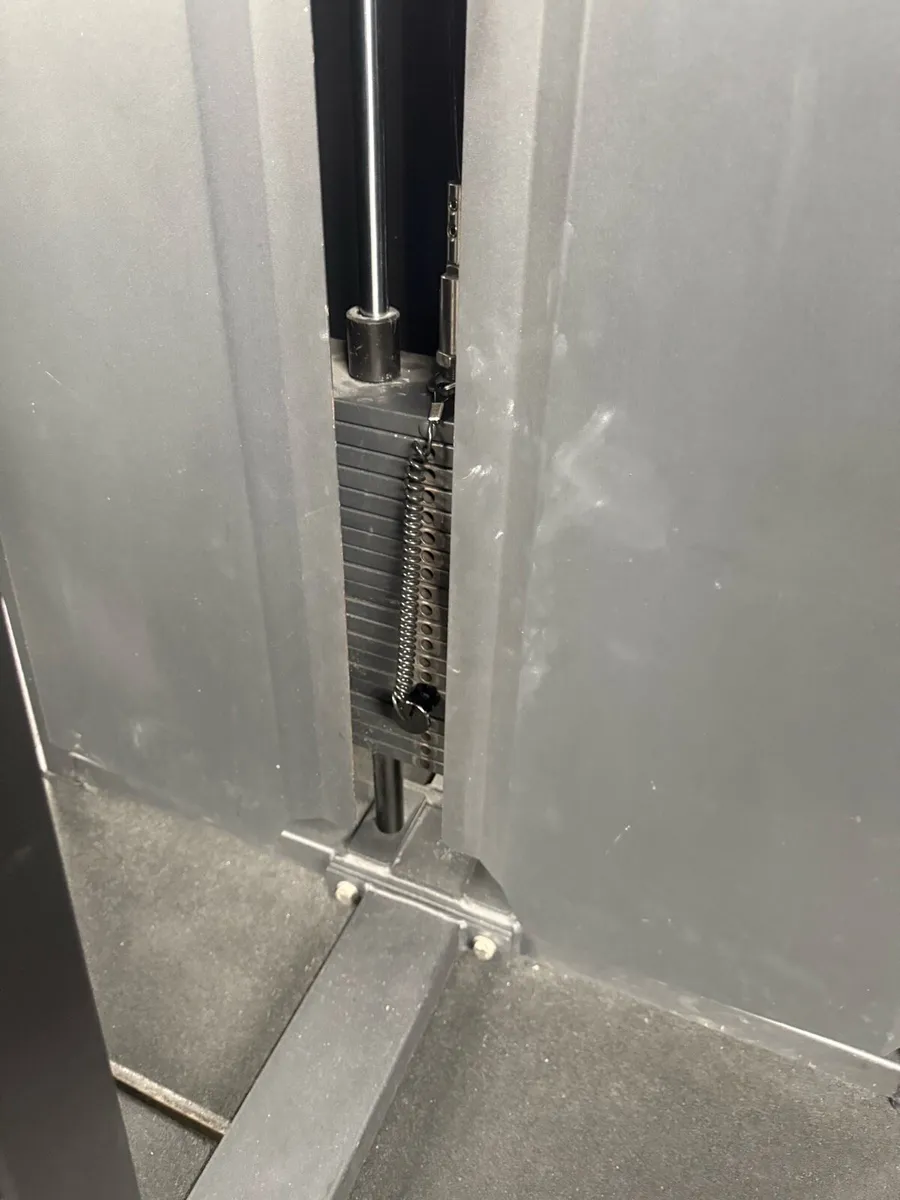 Lat Pull down machine - Image 3