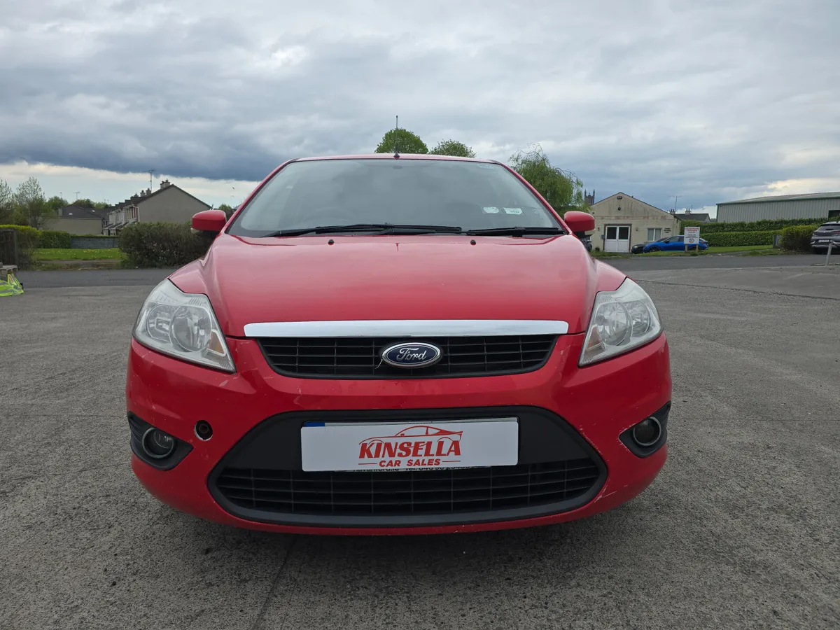 Ford Focus 2010 - Image 2