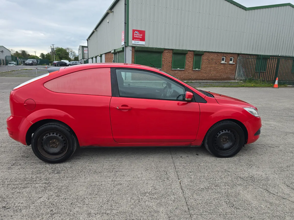 Ford Focus 2010 - Image 4