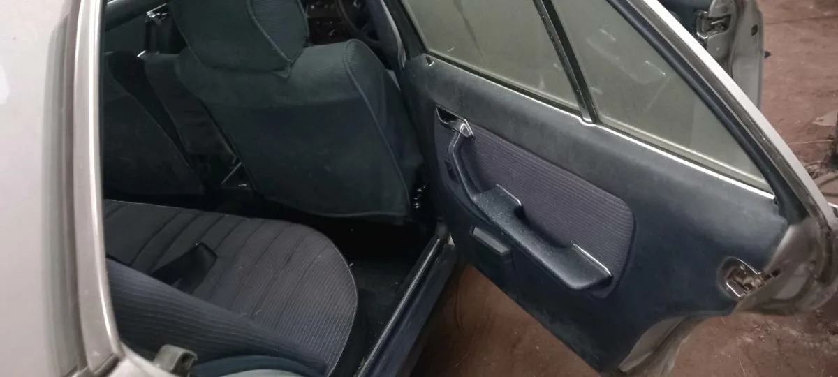 1985 Mercedes-Benz w123 e280 - Image 4