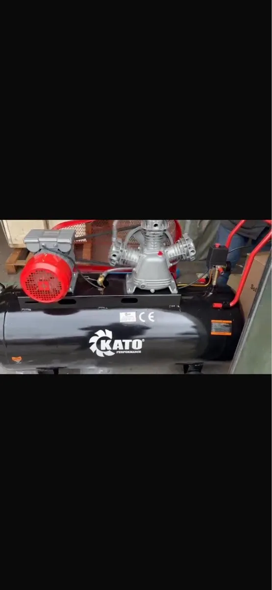 200 litre, 11 hp engine air compressor - Image 1