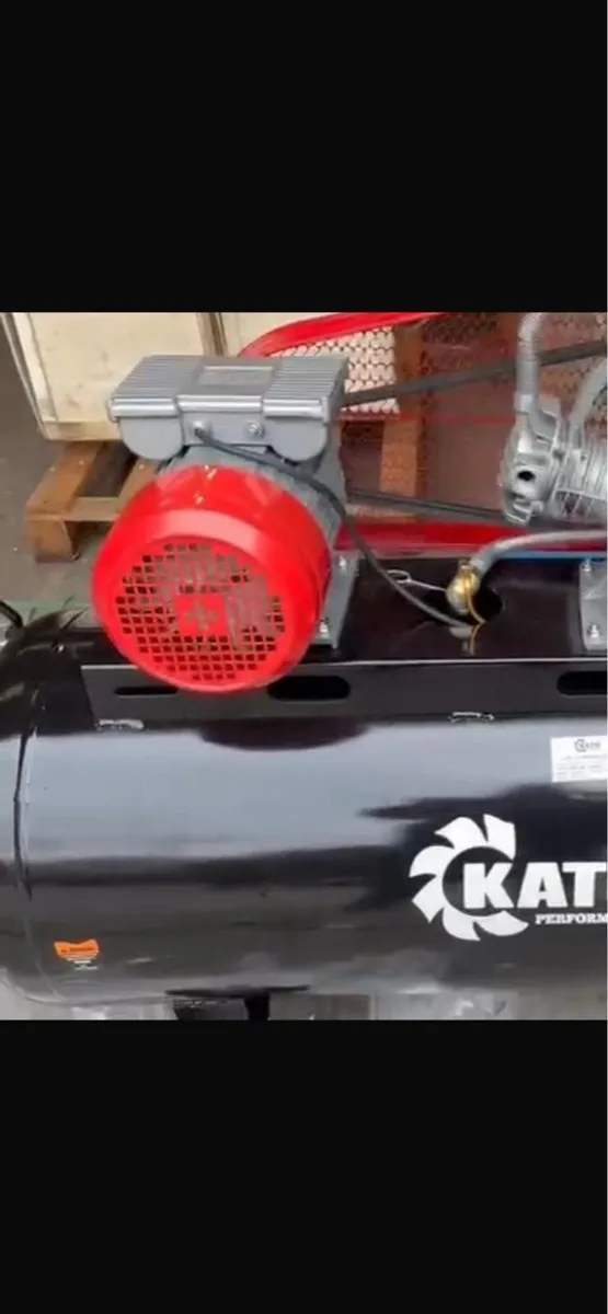 200 litre, 11 hp engine air compressor - Image 2