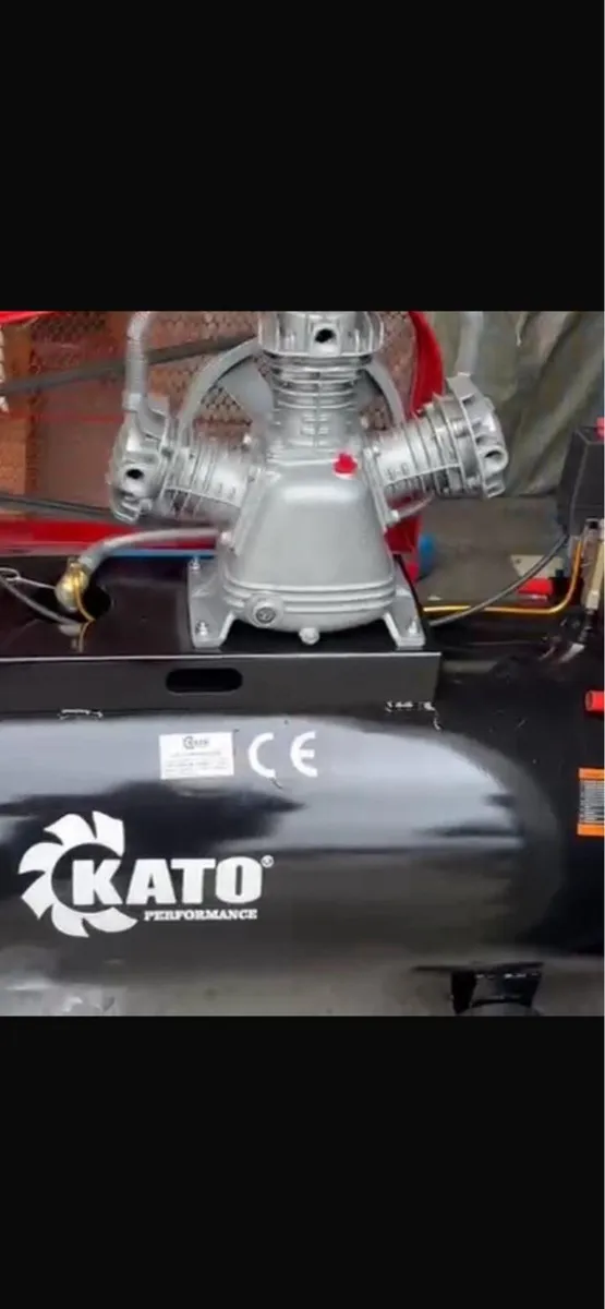 200 litre, 11 hp engine air compressor - Image 3