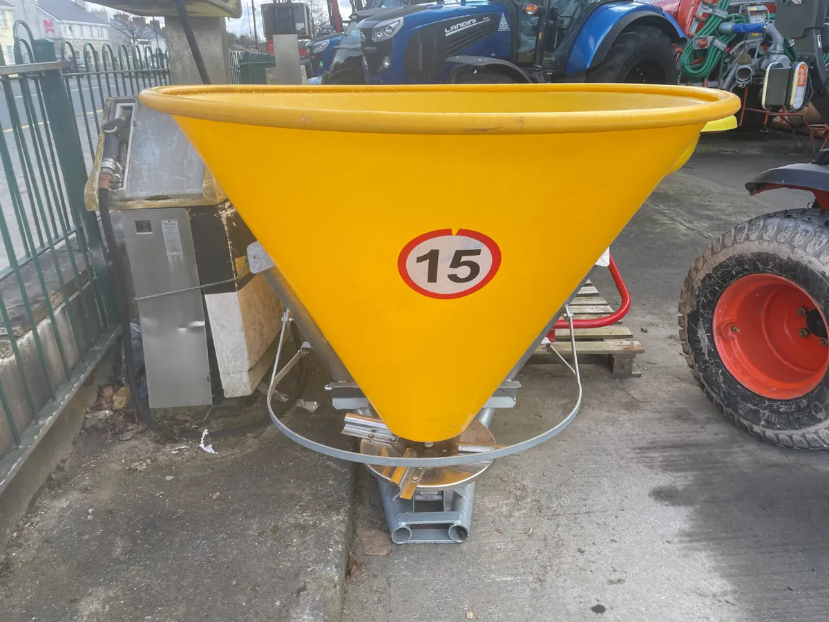 New JarMet 7 bag Fertiliser Spreader - Image 3