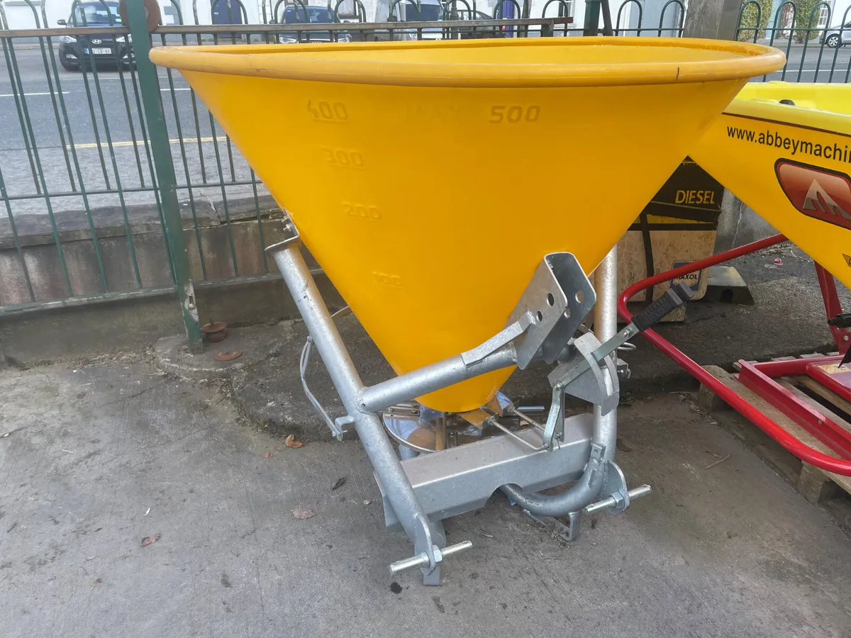 New JarMet 7 bag Fertiliser Spreader - Image 1
