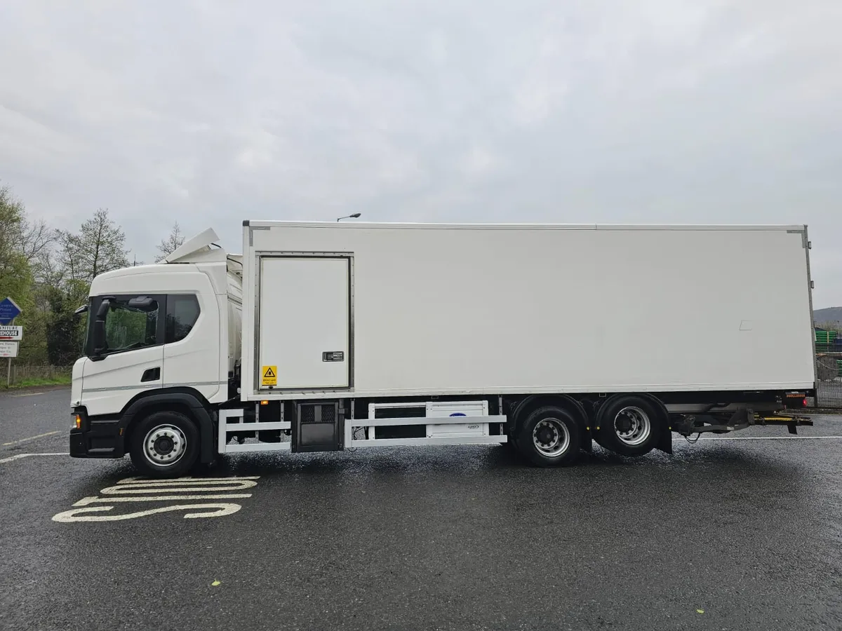 2020 Scania P320 with 30ft Solomon Fridge - Image 4