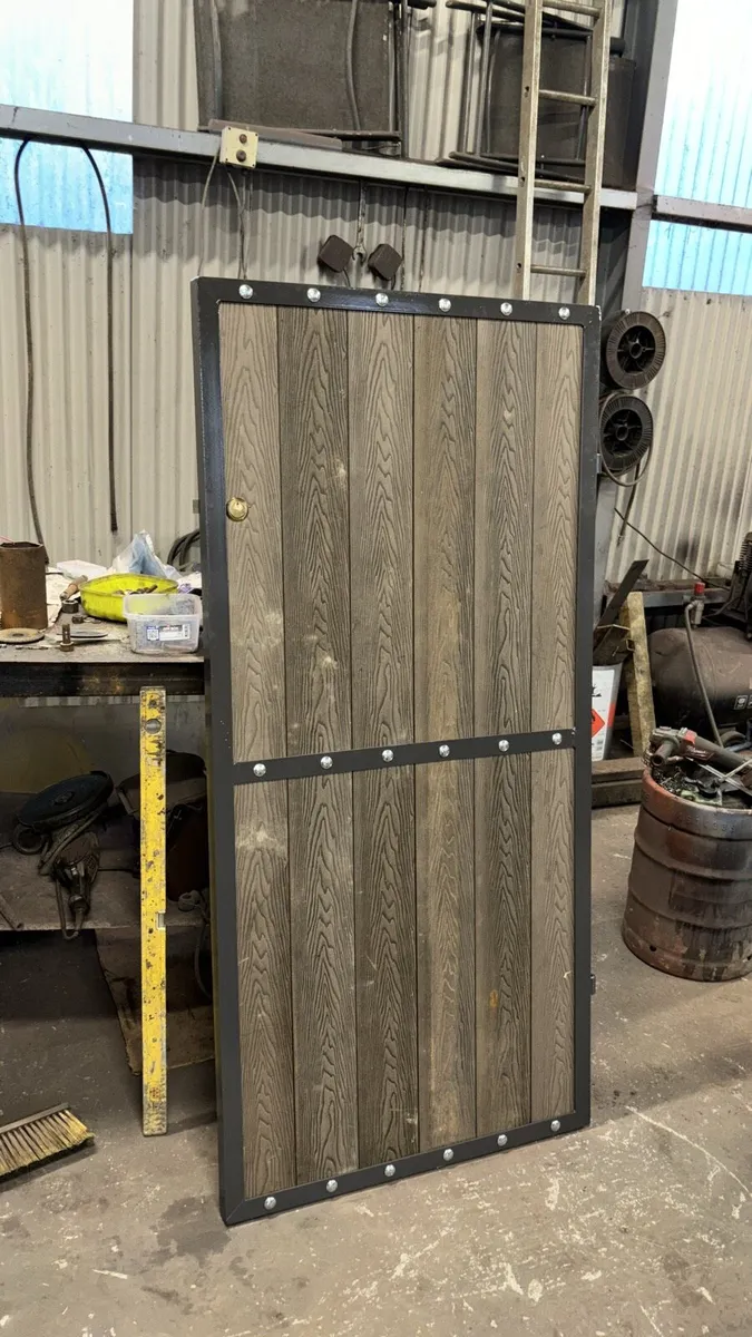 Steel frame composite gates. - Image 4