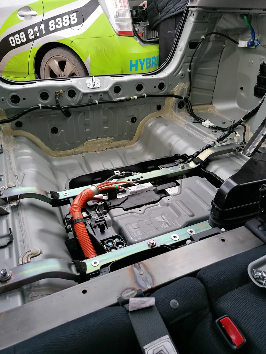 Hybrid Battery Replacement & Mobile Installation - Image 3