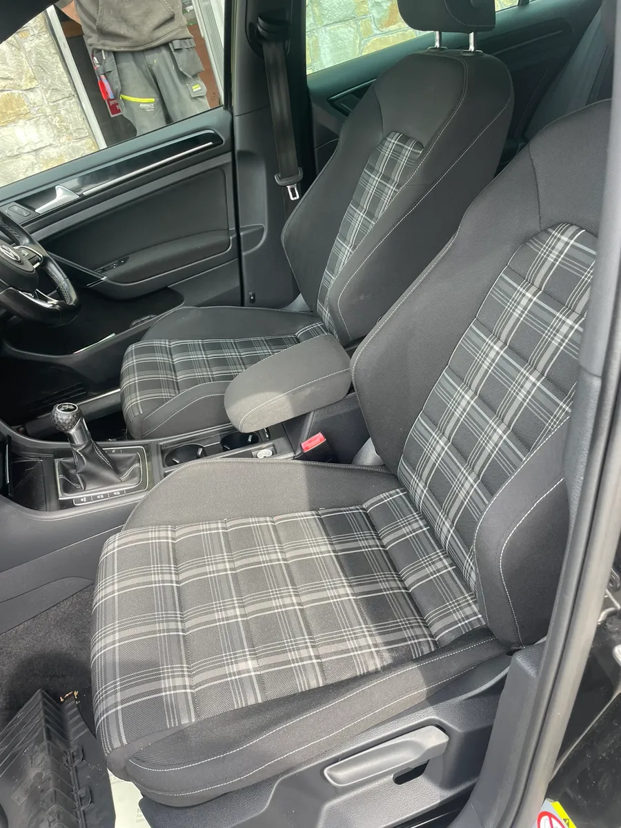 2015 Volkswagen Golf GTD tdi for dismantling - Image 2