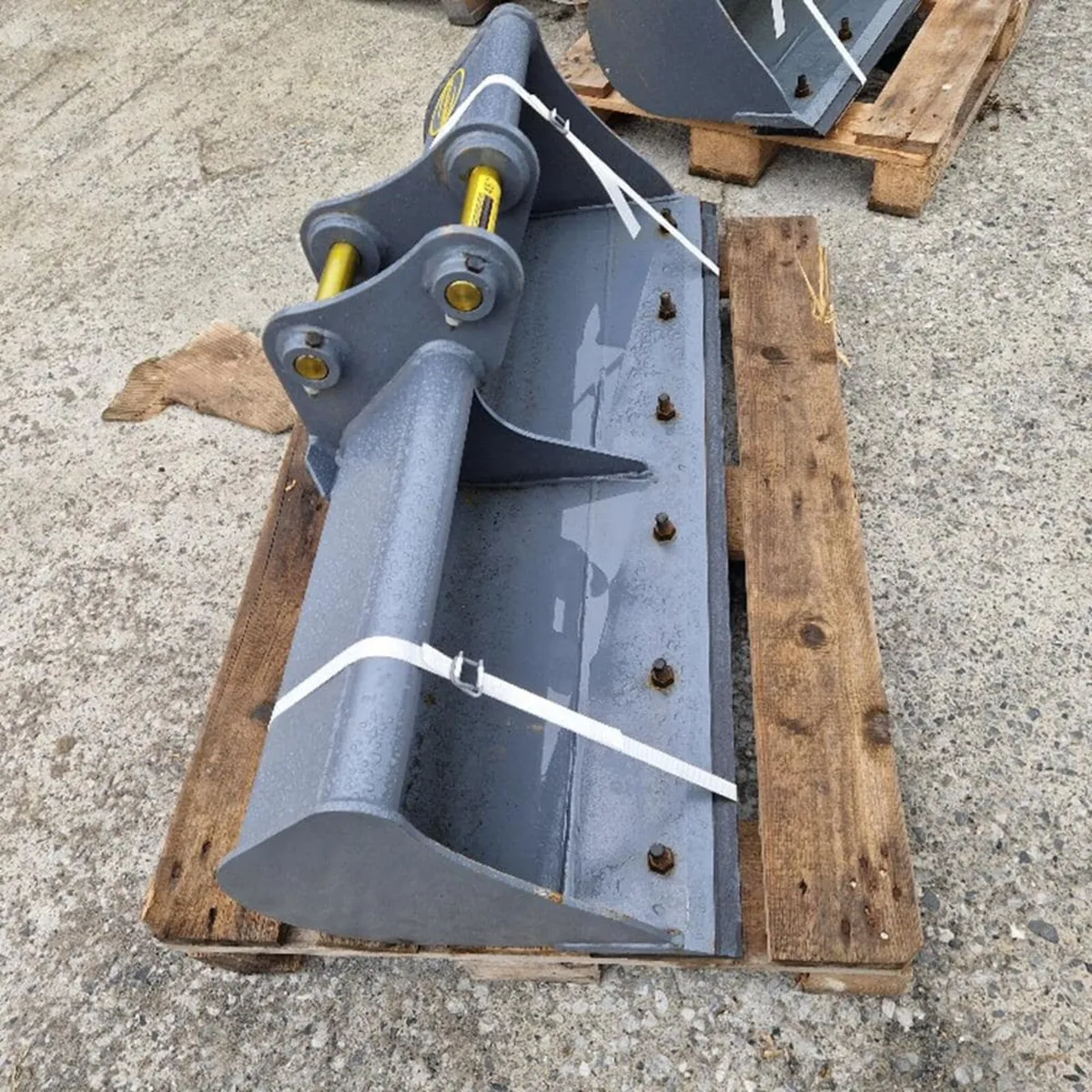 Grading buckets 3t diggers - Image 1