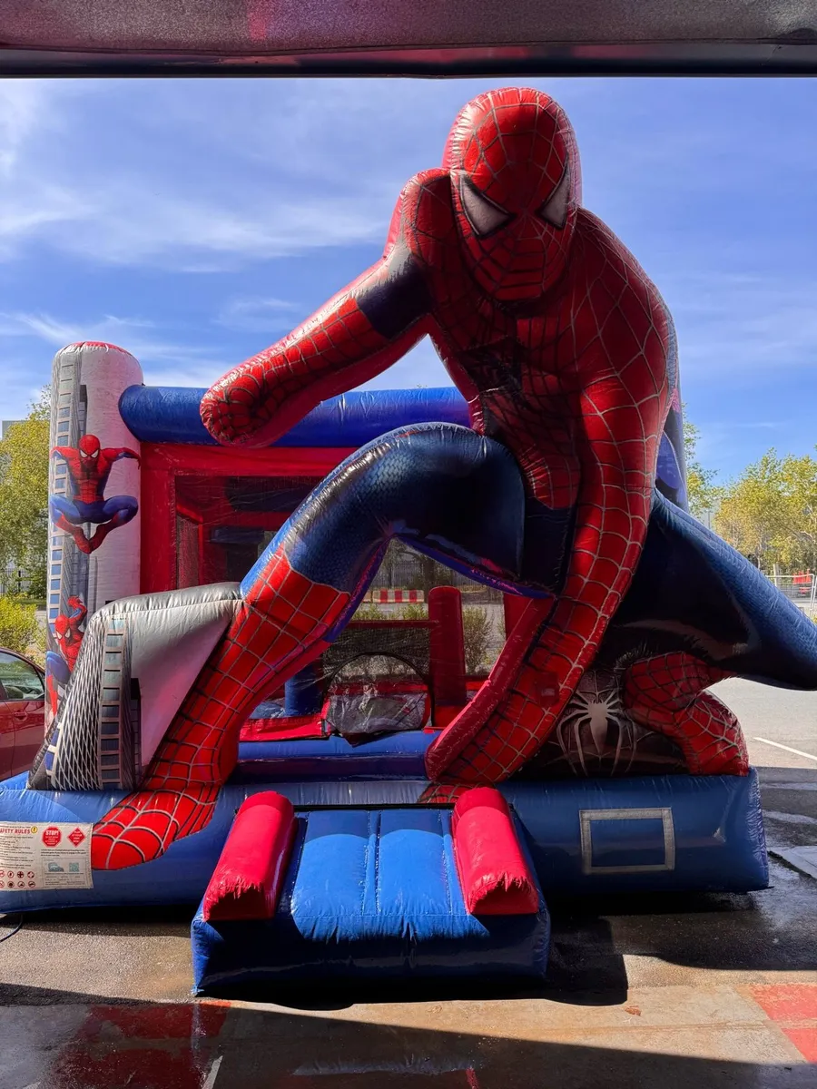 Spiderman bouncy castle - Image 1