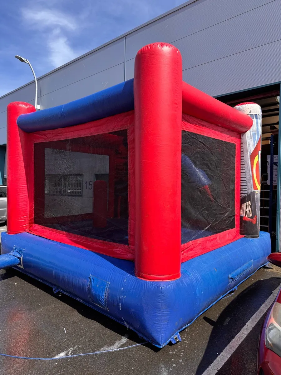 Spiderman bouncy castle - Image 4