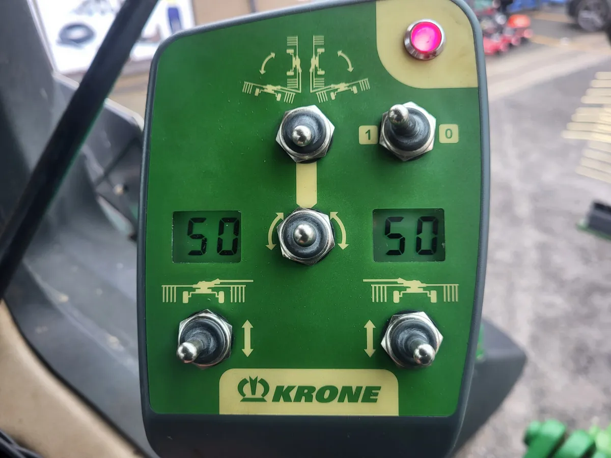 New Krone TC880 Rake - Image 3