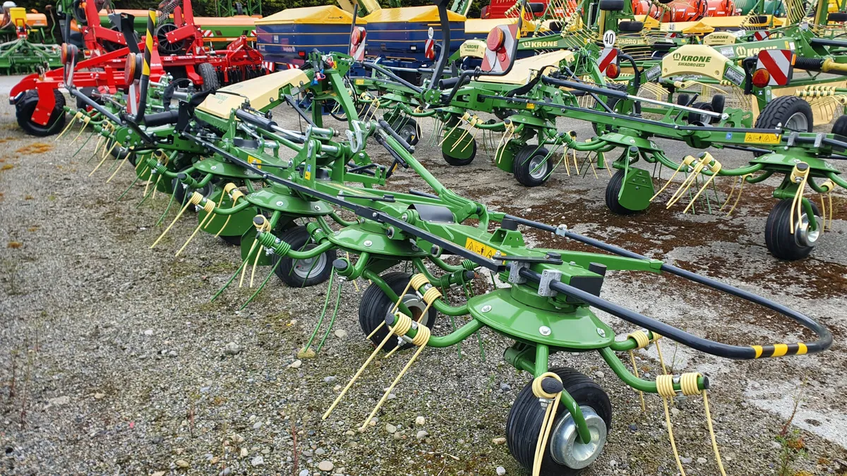 Krone Vendro 900, 8 Rotor Tedder - Image 3