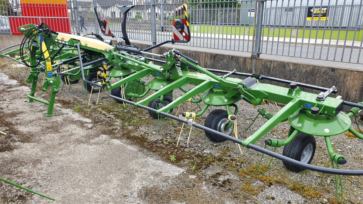 Krone Vendro 900, 8 Rotor Tedder - Image 1