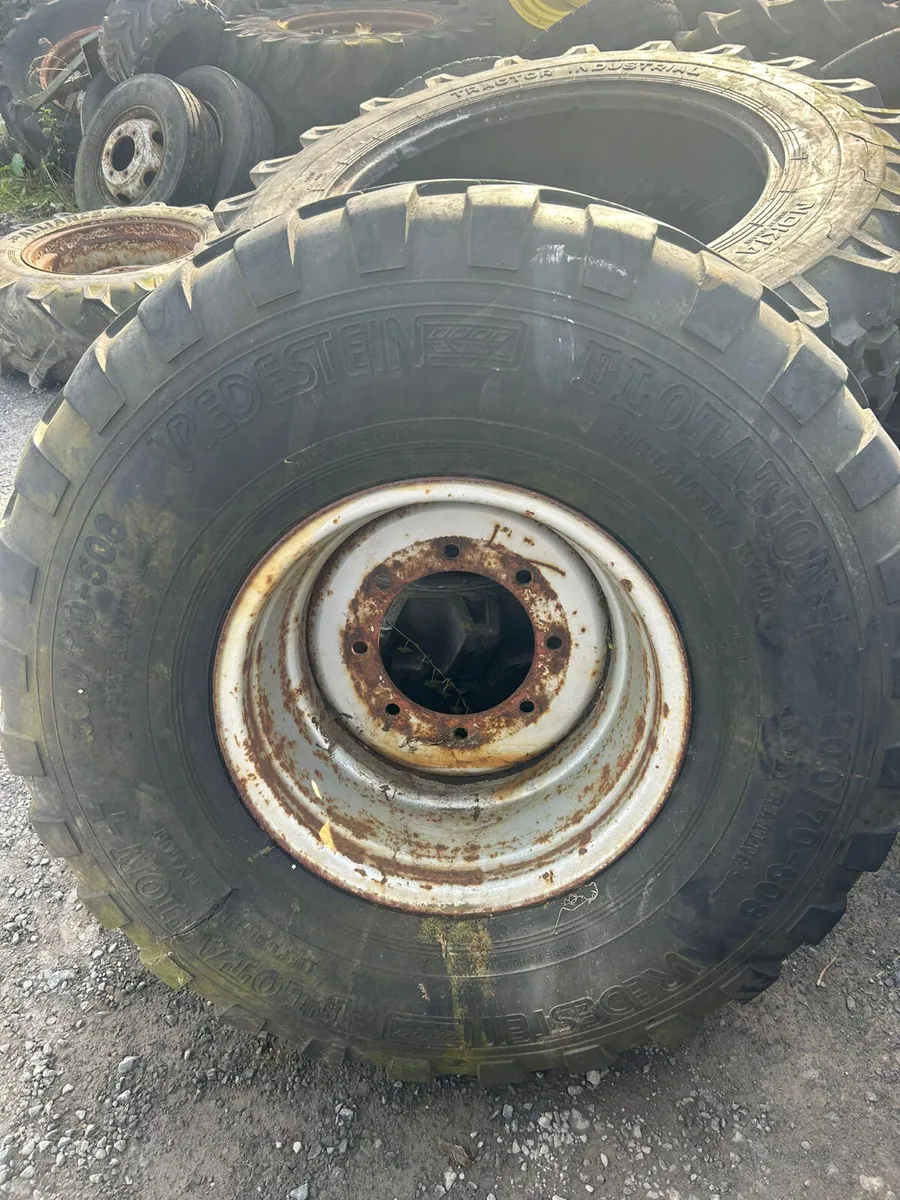 8 stud floatation wheels for sale. - Image 2