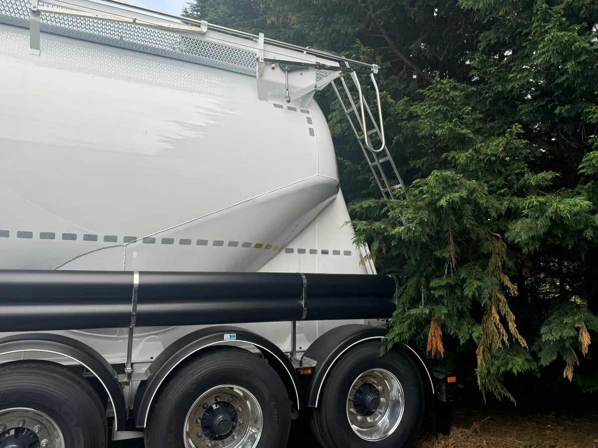 NEW FELDBINDER 38 CB CEMENT TANKER 2 POT, 3 LID - Image 1