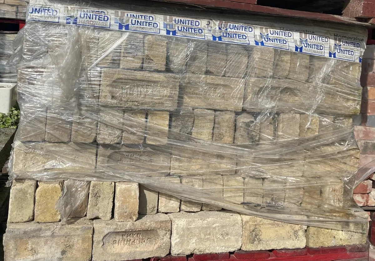 Reclaimed Dolphin Barn Bricks - Image 3