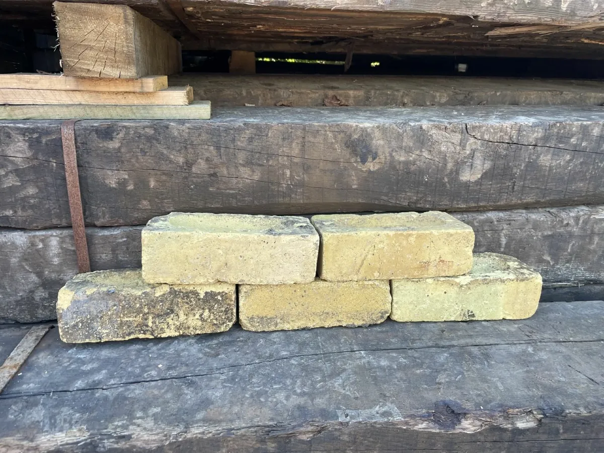 Reclaimed Dolphin Barn Bricks - Image 1