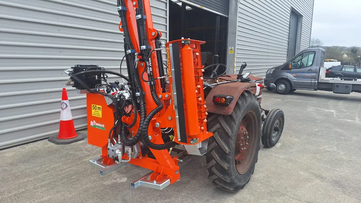 Rinieri BRF 350 Flail Hedge Trimmer - Image 3