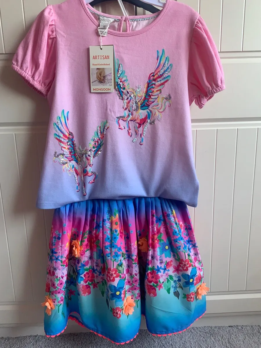 Girls clothes - Image 1