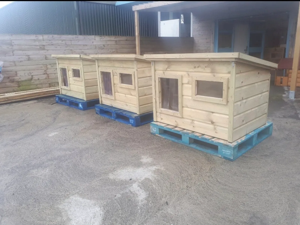 Large Timber Dog Kennels.