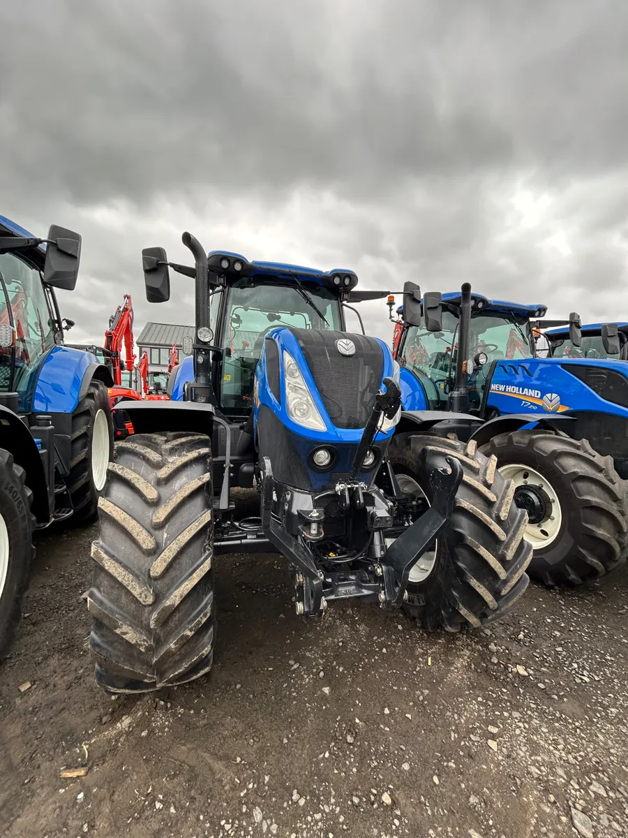 2022 New Holland T7.210 tractor - Image 1