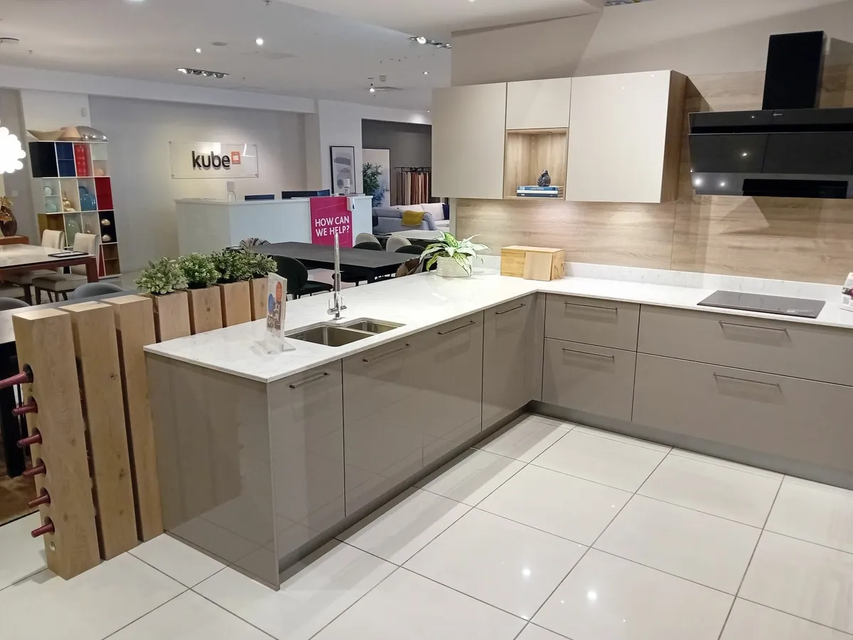 Kube Kitchen Ex Display - Image 2