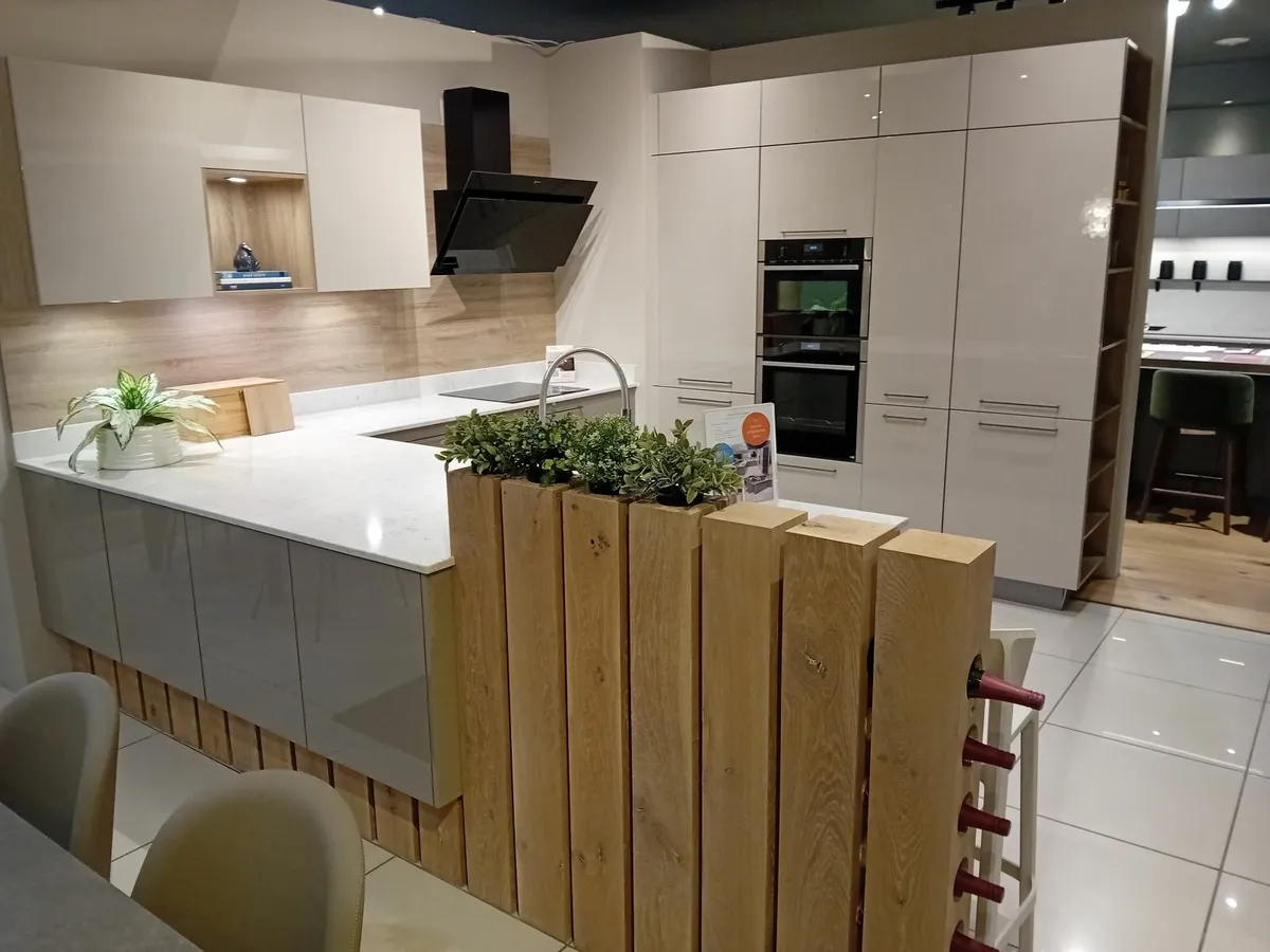 Kube Kitchen Ex Display - Image 1