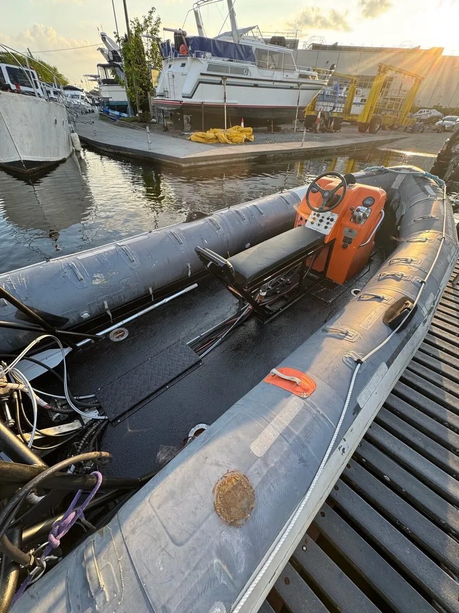 Avon SR6 Rib with twin Yamaha 60hp 2-Stroke Engine - Image 3