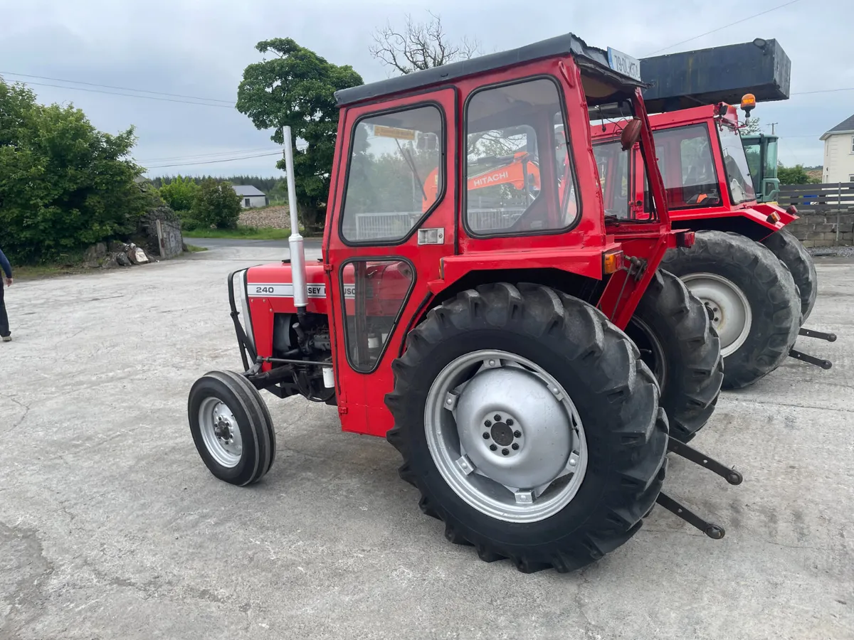 massey 240 - Image 4