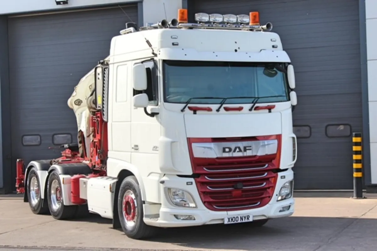 2017 DAF XF510 6X2 T/UNIT WITH CORMACH 75000 CRANE - Image 1