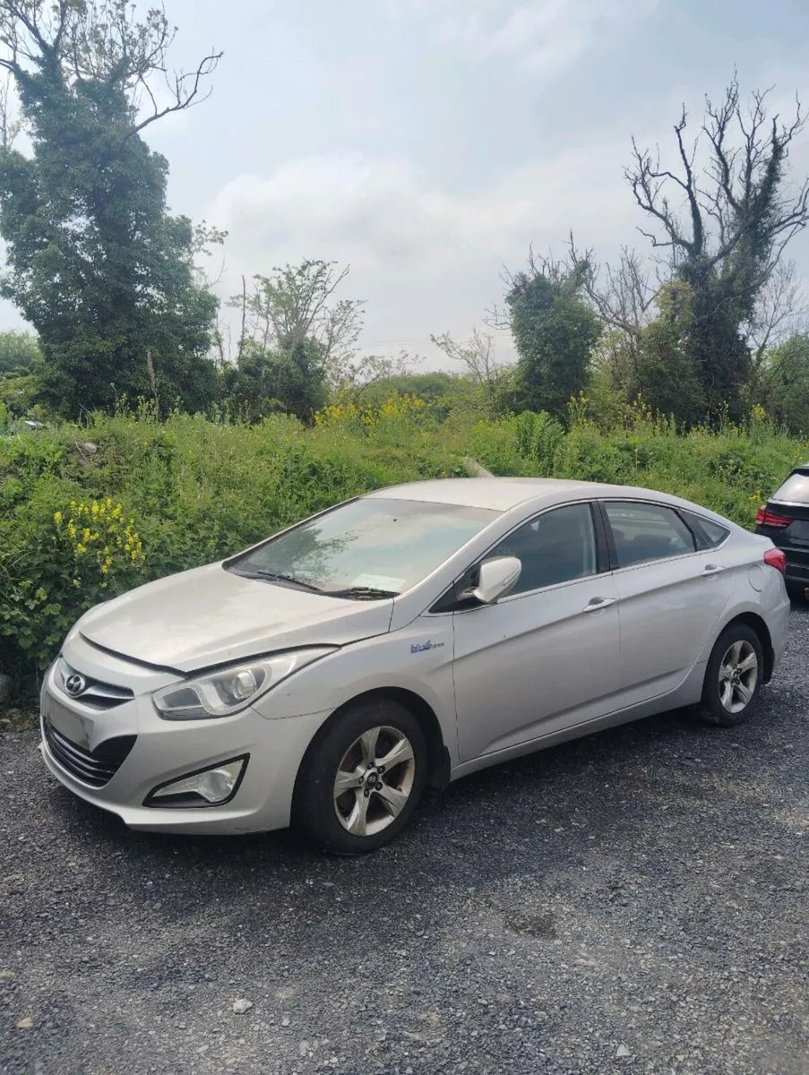 Breaking Hyundai i40 2012 1.7crdi - Image 1
