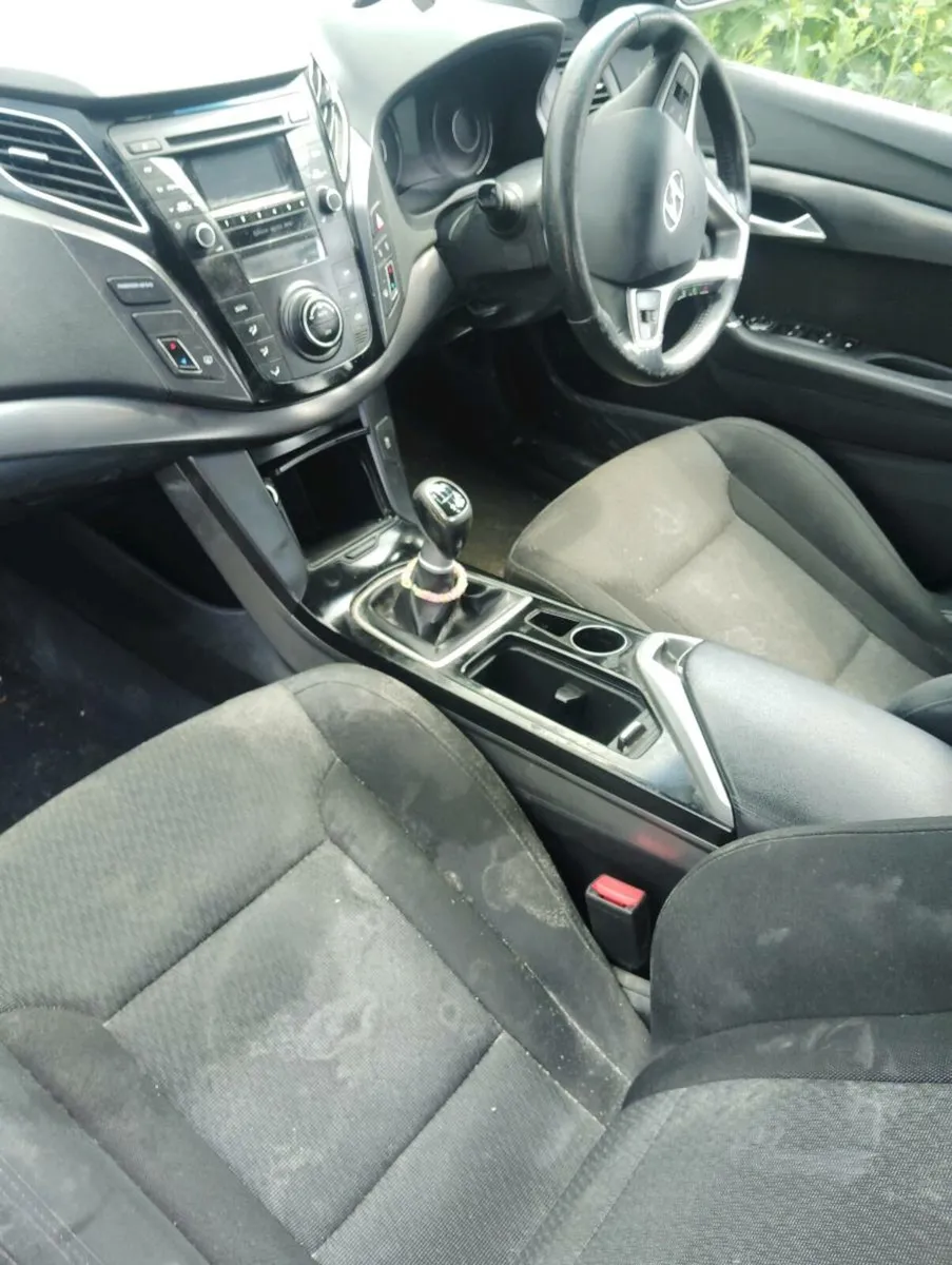 Breaking Hyundai i40 2012 1.7crdi - Image 4